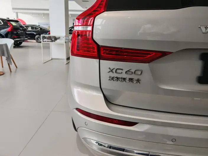 Volvo XC60 2025 Model B5 4WD Smart Range Deluxe Edition – фото 10