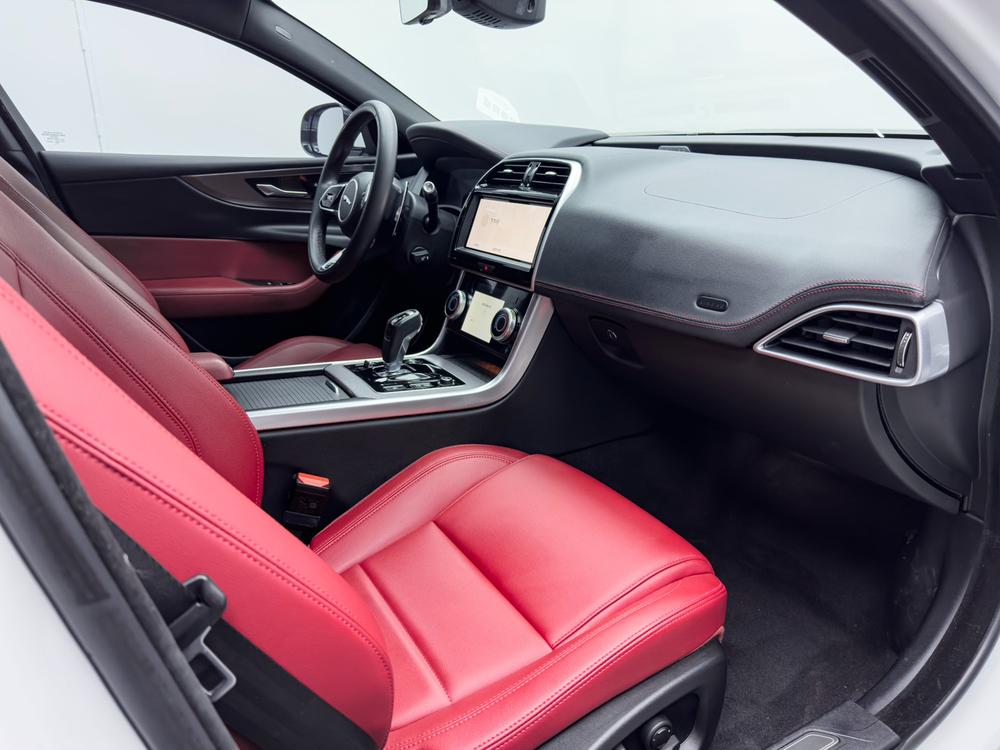 Jaguar XEL 2022 2.0T 250PS R-DYNAMIC S Advance Sport – фото 9