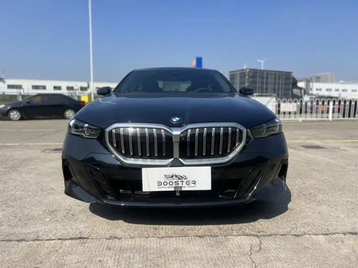 BMW 5 Series 2024 Model 530Li Exclusive Model M Sports Set – фото 2