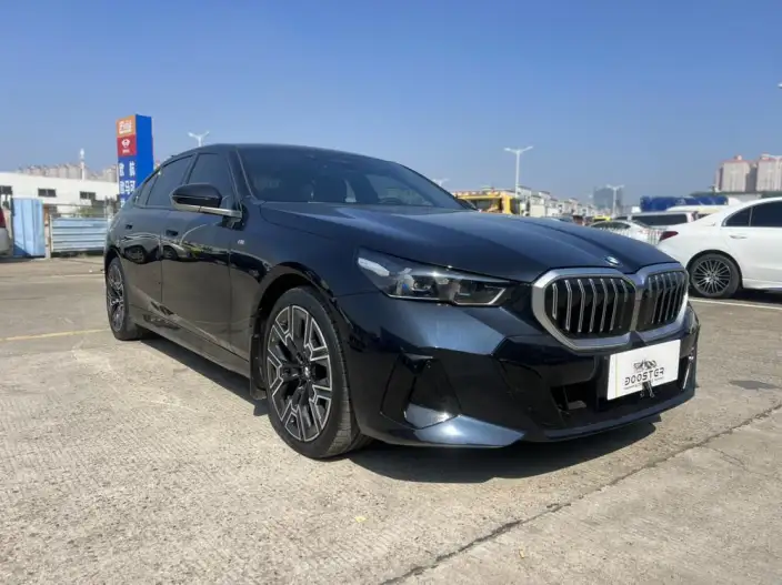 BMW 5 Series 2024 Model 530Li Exclusive Model M Sports Set – фото 3