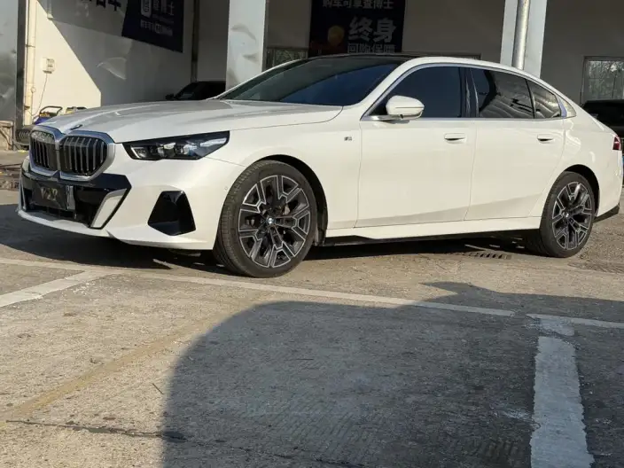 BMW 5 Series 2025 Model Facelift 530Li Exclusive Model M Sports Set – фото 1