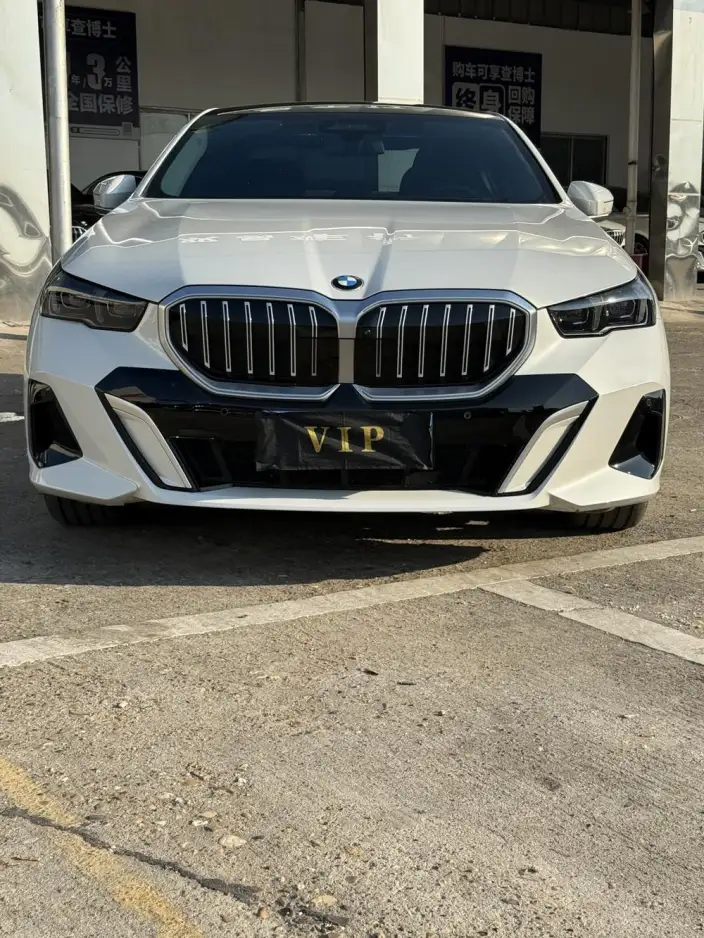 BMW 5 Series 2025 Model Facelift 530Li Exclusive Model M Sports Set – фото 2