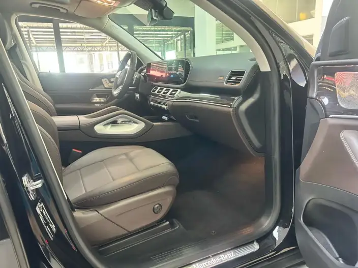 Mercedes-Benz GLS 2023 Model GLS 450 4MATIC Fashion Model – фото 10