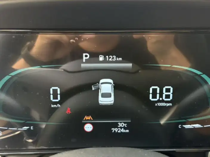 Hyundai Ioniq 2023 Model 1.5L CVT LUX Premium Edition – фото 7