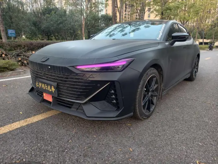 Changan UNI-V 2023 Model 1.5T Noble Model – фото 1