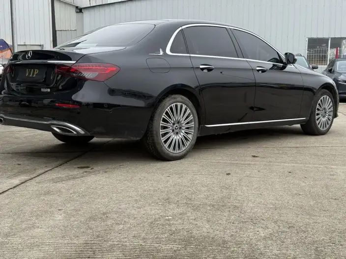 Mercedes-Benz E-Class 2023 Model E 300 L Luxury Model sedan – фото 5