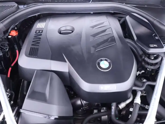 BMW 5 Series 2025 Model 530Li Leading Model M Sports Set – фото 5