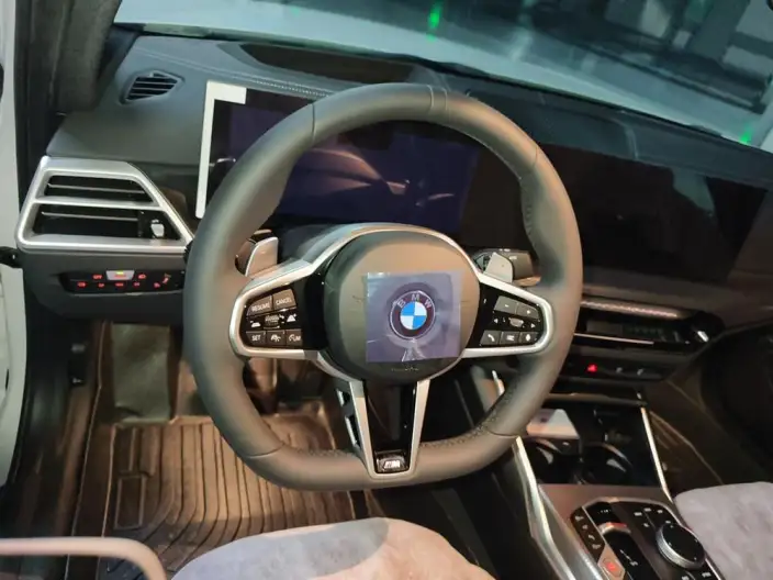 BMW 3 Series 2026 Model 330i M Sports Night Set – фото 7