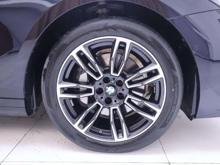 BMW 5 Series 2026 Model 530Li Leading Model M Sports Set – фото 4