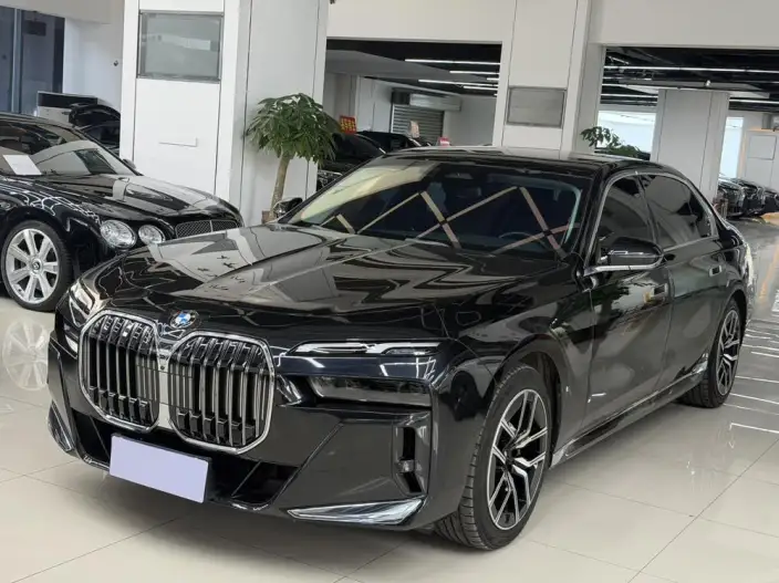 BMW 7 Series 2023 Model 735Li M Sports Set – фото 1