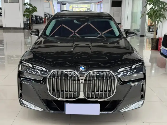 BMW 7 Series 2023 Model 735Li M Sports Set – фото 2