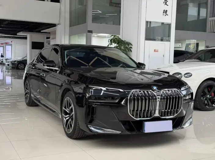 BMW 7 Series 2023 Model 735Li M Sports Set – фото 3