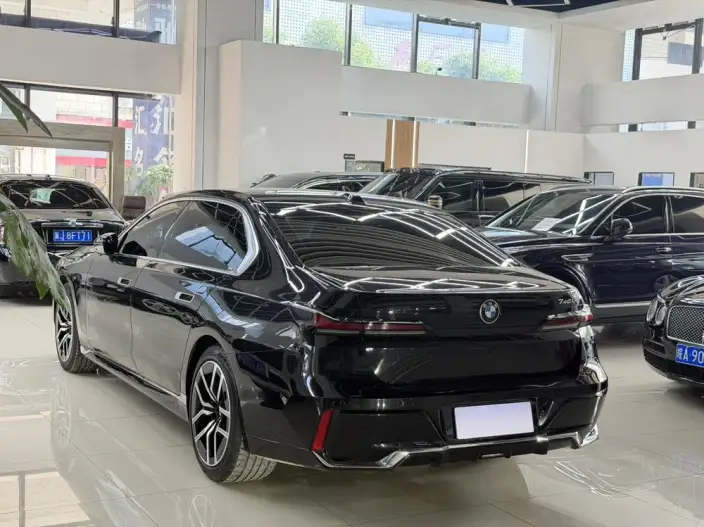 BMW 7 Series 2023 Model 735Li M Sports Set – фото 4