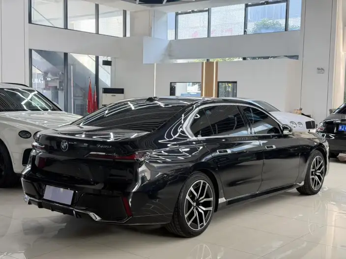 BMW 7 Series 2023 Model 735Li M Sports Set – фото 5