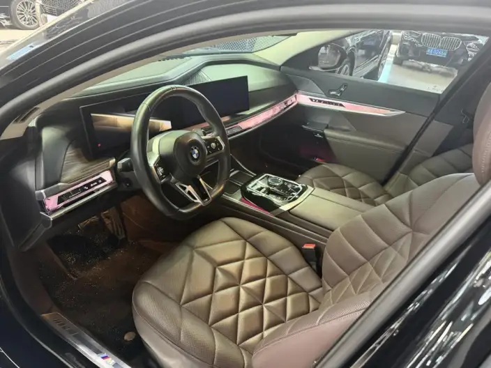 BMW 7 Series 2023 Model 735Li M Sports Set – фото 7