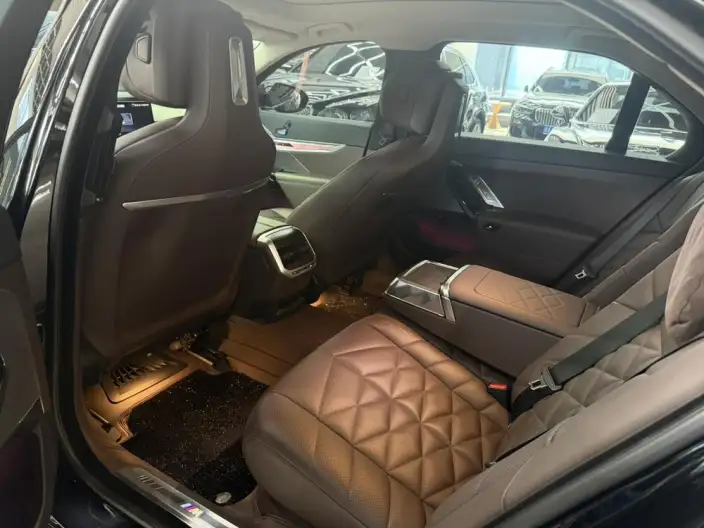 BMW 7 Series 2023 Model 735Li M Sports Set – фото 9