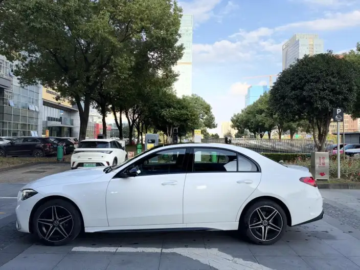 Mercedes-Benz C-Class 2026 Model C 260 L Sports sedan – фото 4