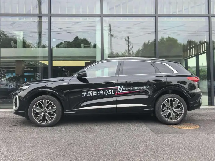 Audi Q5L 2026 Model 2.0T 10M Users Edition Edition – фото 3