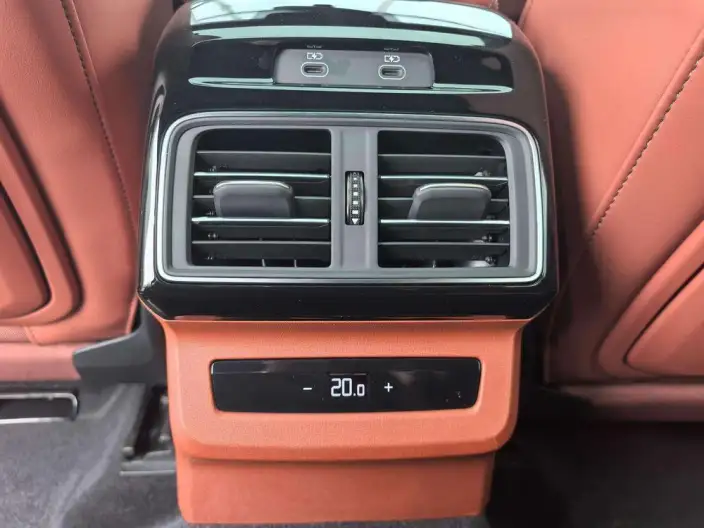 Audi Q5L 2026 Model 2.0T 10M Users Edition Edition – фото 7