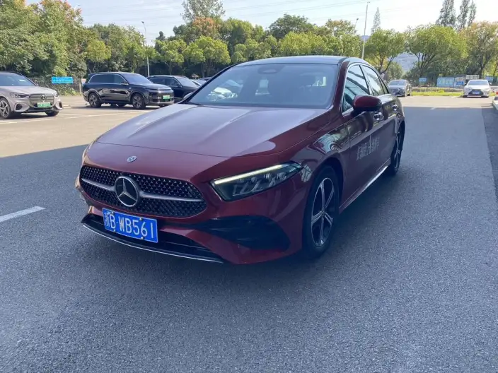 Mercedes-Benz A-class 2023 Model A 200 L Sports sedan Fashion Edition – фото 1