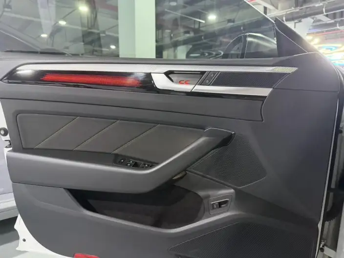 Volkswagen CC 2023 Model 380TSI Eye-catching version – фото 9