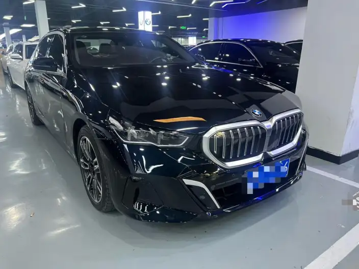 BMW 5 Series 2024 Model 525Li M Sports Set – фото 2