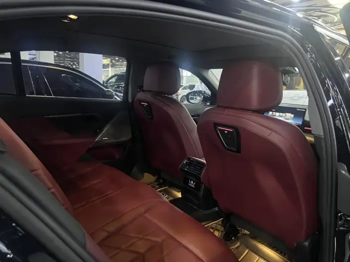 BMW 5 Series 2024 Model 525Li M Sports Set – фото 10