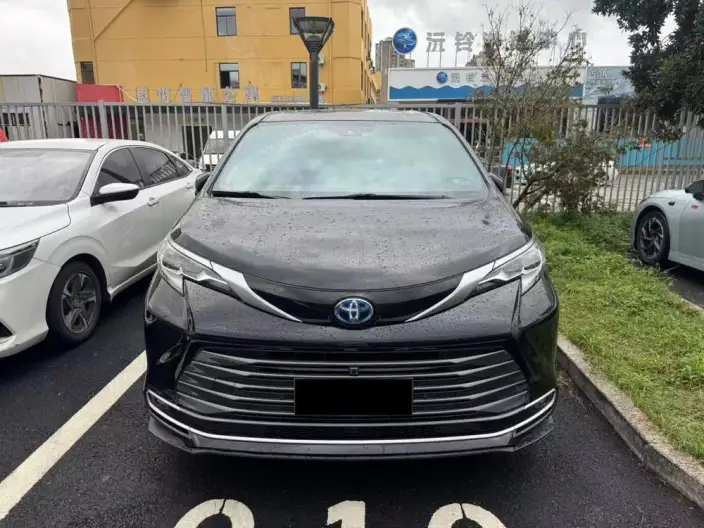Toyota Sienna 2023 Model Hybrid 2.5L Premium Edition – фото 2