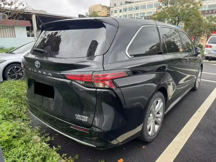 Toyota Sienna 2023 Model Hybrid 2.5L Premium Edition – фото 4