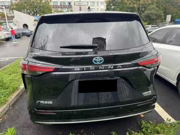 Toyota Sienna 2023 Model Hybrid 2.5L Premium Edition – фото 3