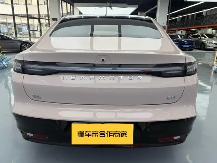 Leapmotor B01 2025 Model 550 Yuexiang Edition – фото 5