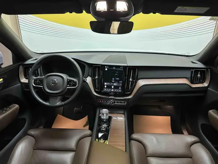 Volvo XC60 2024 Model B5 4WD Smart Range Deluxe Edition – фото 8