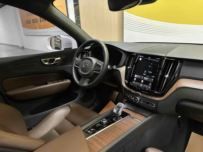 Volvo XC60 2024 Model B5 4WD Smart Range Deluxe Edition – фото 9
