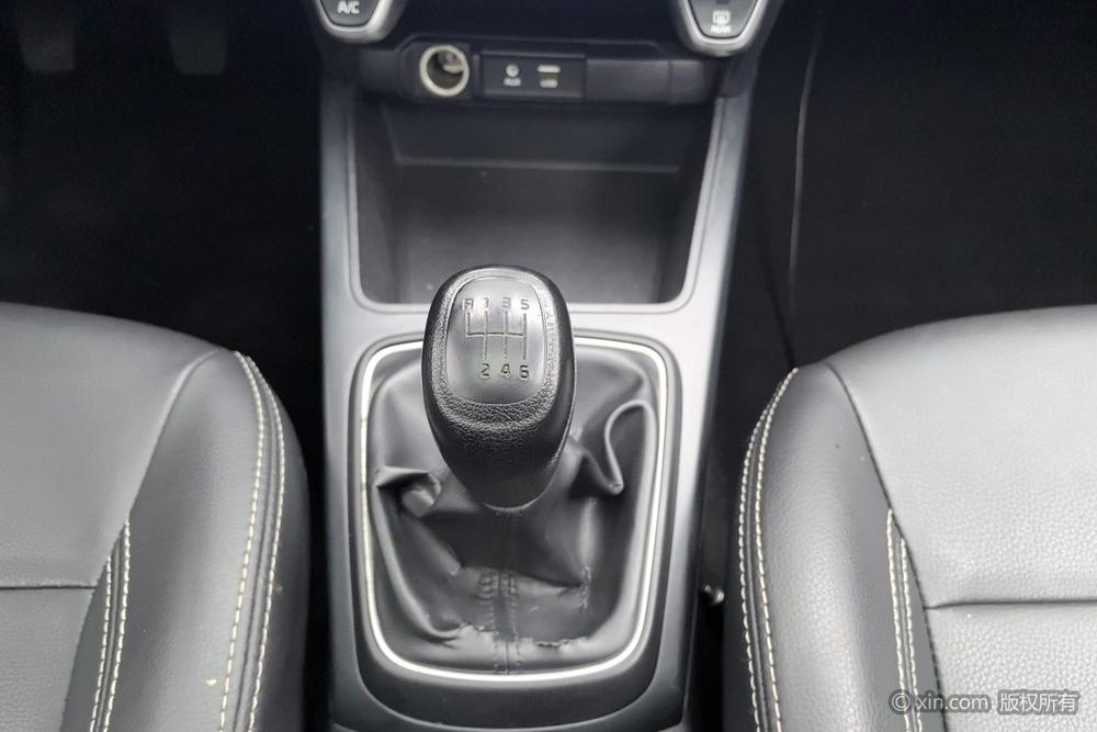 KIA K2 2017 модификация Тройная литиевая батарея кузов 1.4L MT GLS – фото 14