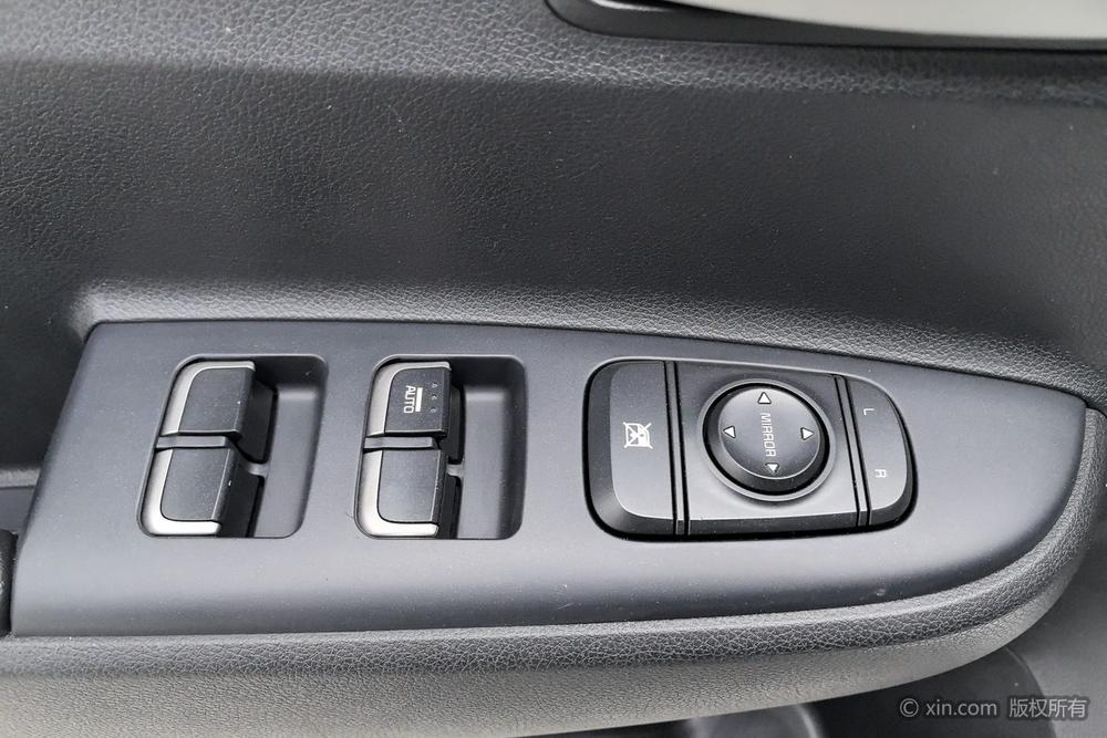 KIA K2 2017 модификация Тройная литиевая батарея кузов 1.4L MT GLS – фото 21