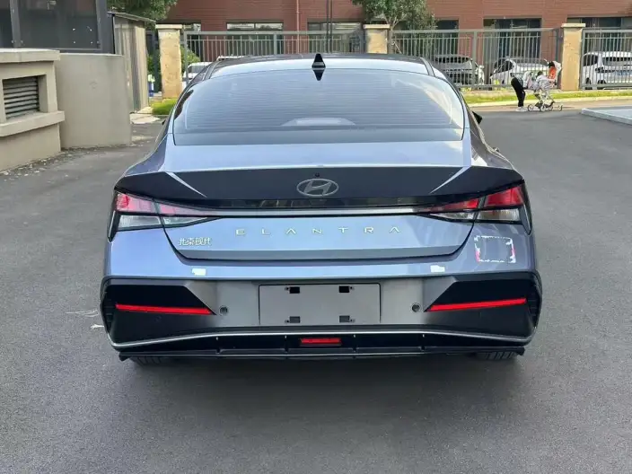 Hyundai Ioniq 2023 Model 1.5L CVT GLX Elite Edition – фото 5