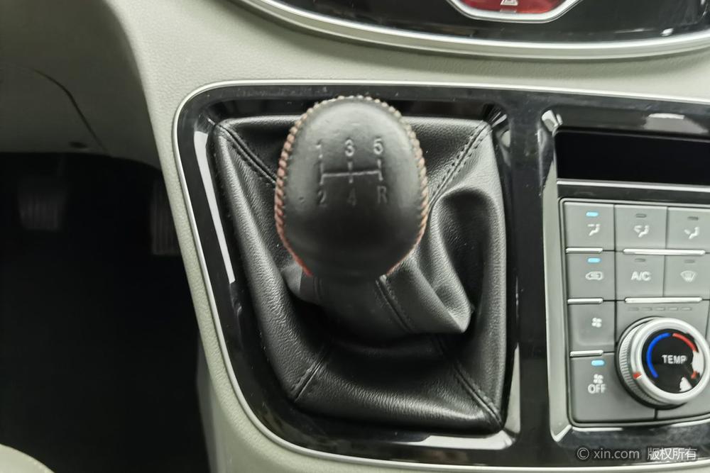 Ruifeng M4 2016 модификация 2.0L Manual Luxury Intelligent – фото 16