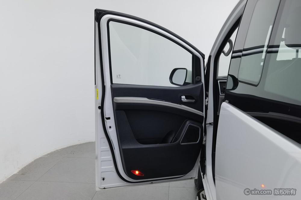 Ruifeng M4 2016 модификация 2.0L Manual Luxury Intelligent – фото 21