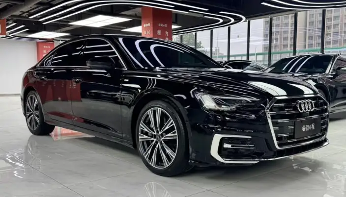 Audi A6L 2024 Model 55 TFSI quattro Exclusive Dynamic Model – фото 3