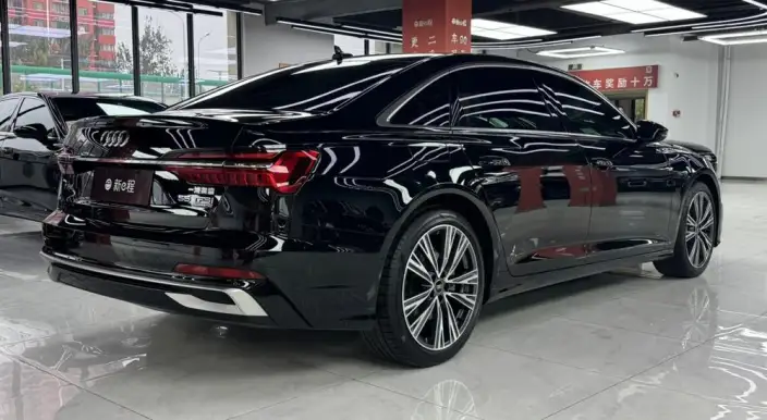 Audi A6L 2024 Model 55 TFSI quattro Exclusive Dynamic Model – фото 6