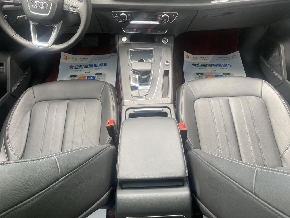 Audi Q5L Модель 2018 года 45 TFSI Exclusive Fuga тип Country VI – фото 25