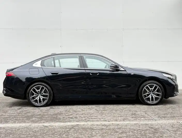 BMW i5 2025 Model eDrive35L M Sports Set – фото 6