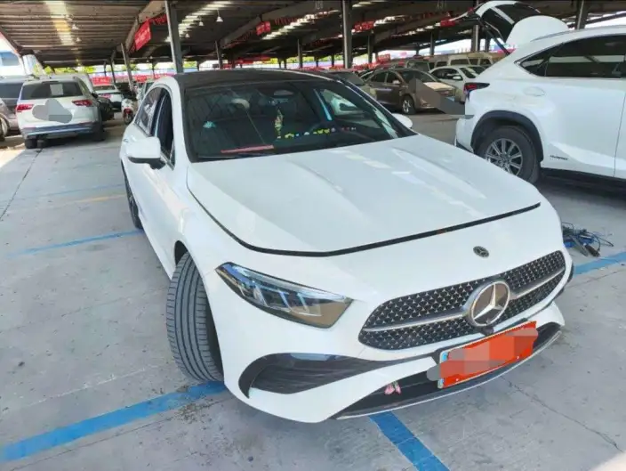 Mercedes-Benz A-class 2025 Model A 200 L Fashion Edition – фото 2