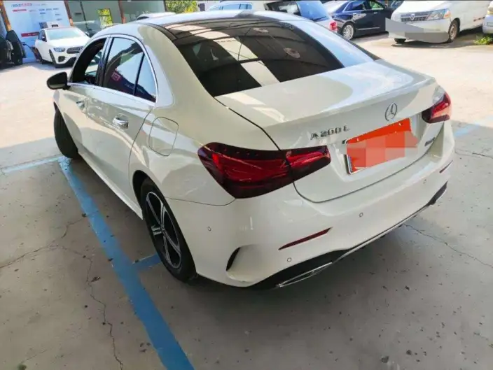 Mercedes-Benz A-class 2025 Model A 200 L Fashion Edition – фото 3