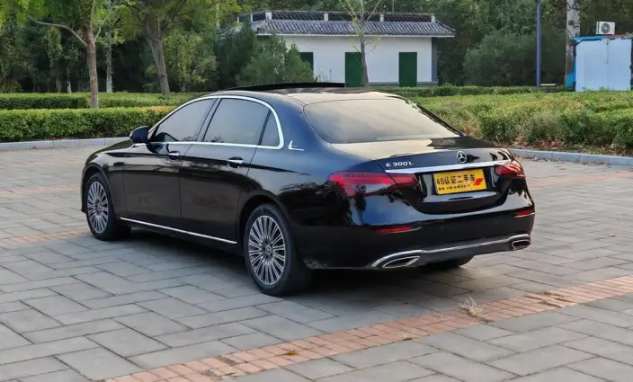 Mercedes-Benz E-Class 2023 Model E 300 L Fashion Model sedan – фото 4