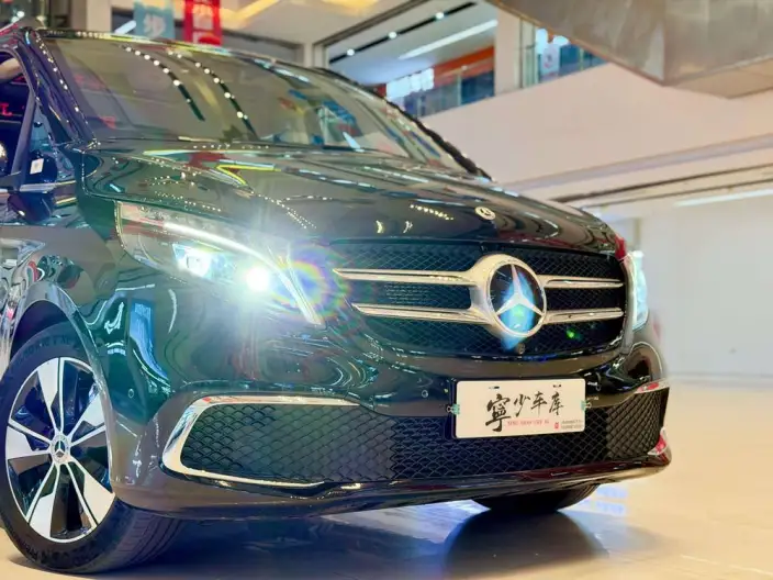 Mercedes-Benz V-Class 2022 Model V 260 L Long wheelbase Premium Edition – фото 3