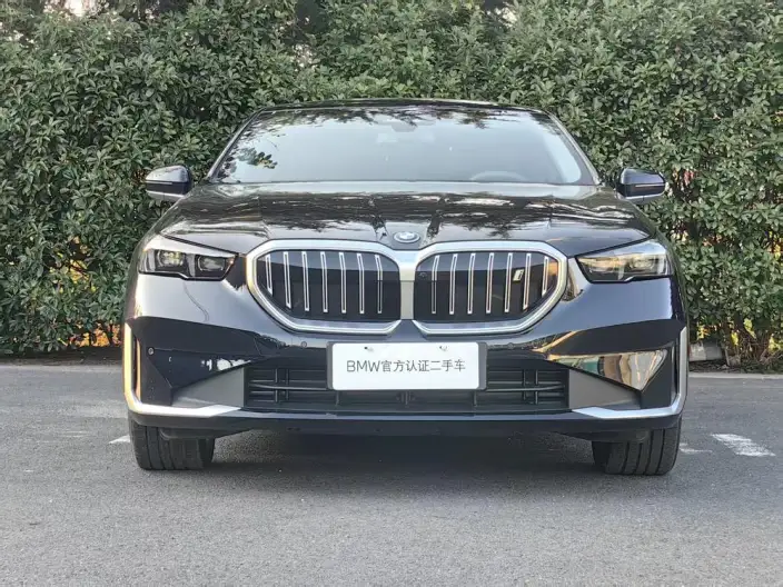 BMW i5 2024 Model eDrive35L Luxury Set – фото 2