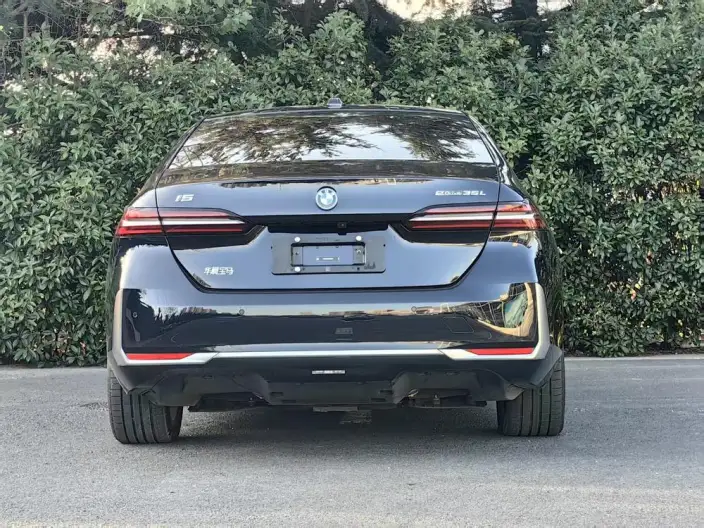 BMW i5 2024 Model eDrive35L Luxury Set – фото 3