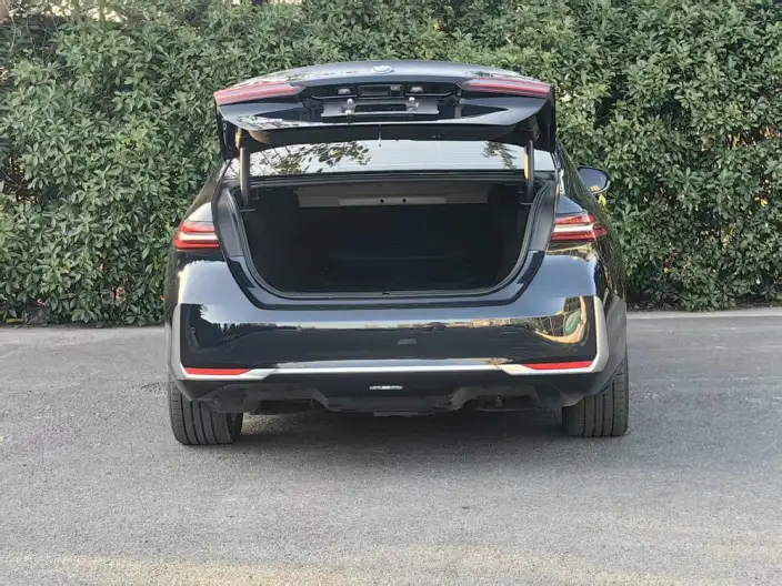BMW i5 2024 Model eDrive35L Luxury Set – фото 6