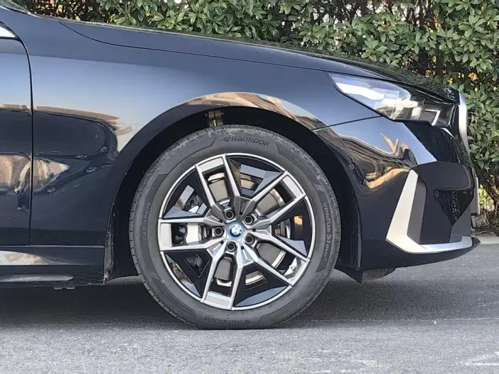 BMW i5 2024 Model eDrive35L Luxury Set – фото 7